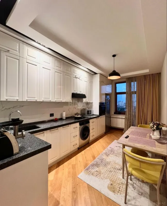 Satılır 3 otaqlı mənzil 125 m²