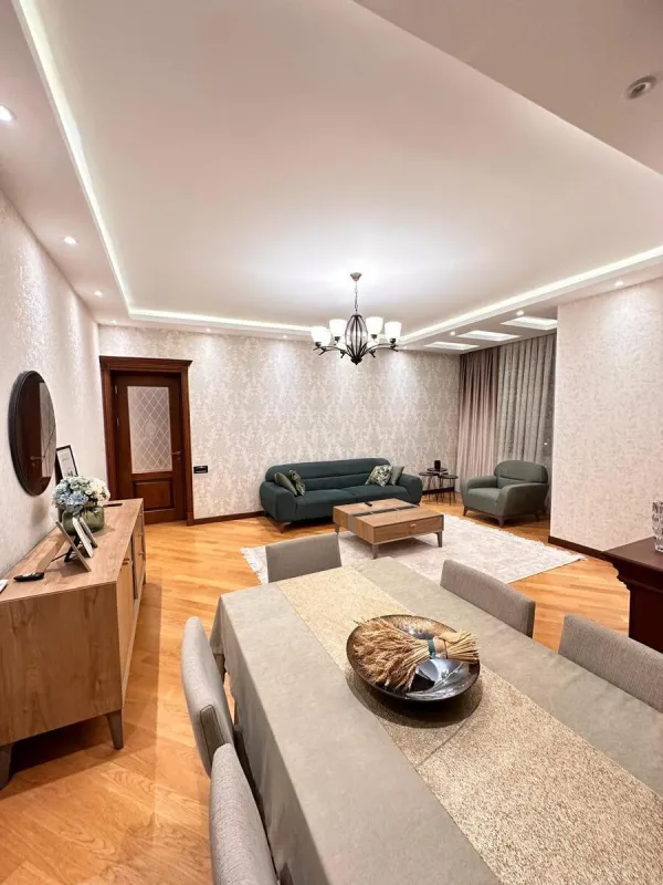Satılır 3 otaqlı mənzil 125 m²
