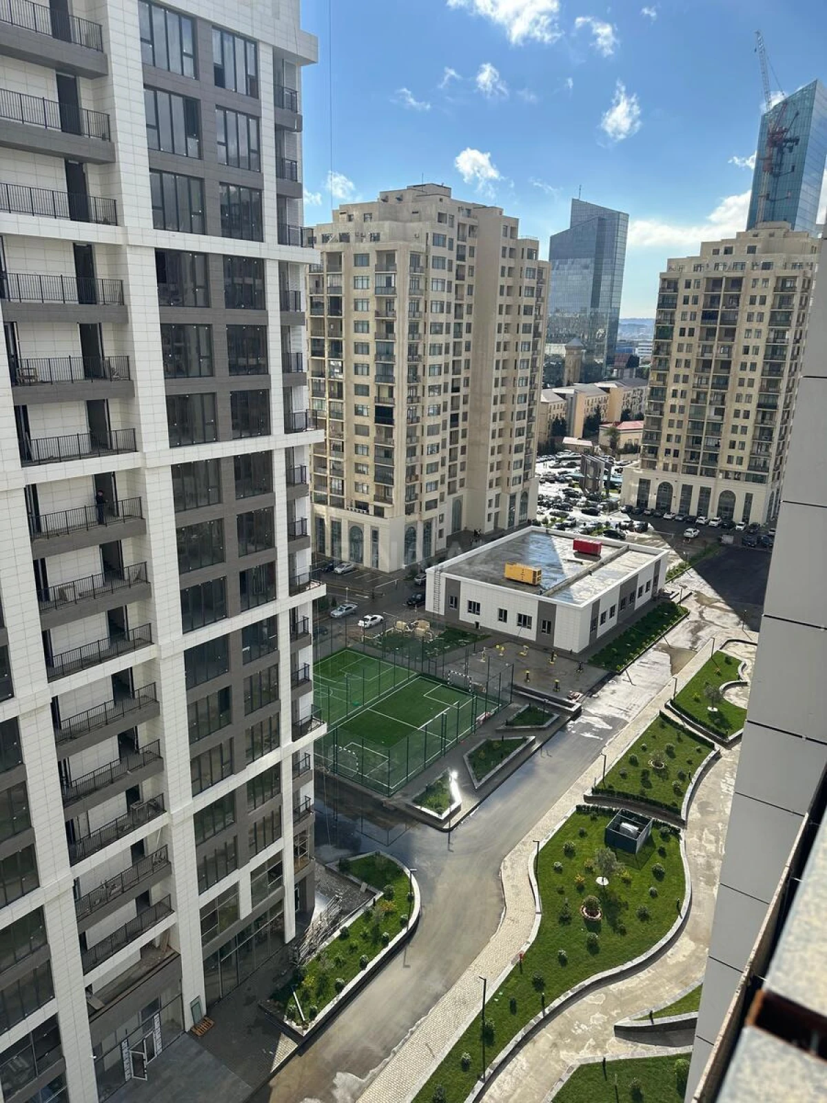 Satılır 2 otaqlı mənzil 71.5 m²