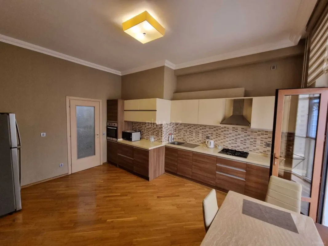 Kirayə verilir 2 otaqlı mənzil 100 m²