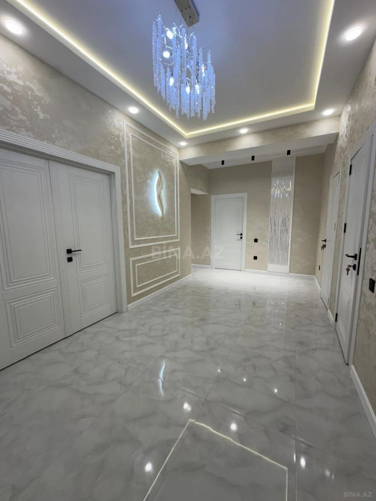 Satılır 3 otaqlı mənzil 135 m²
