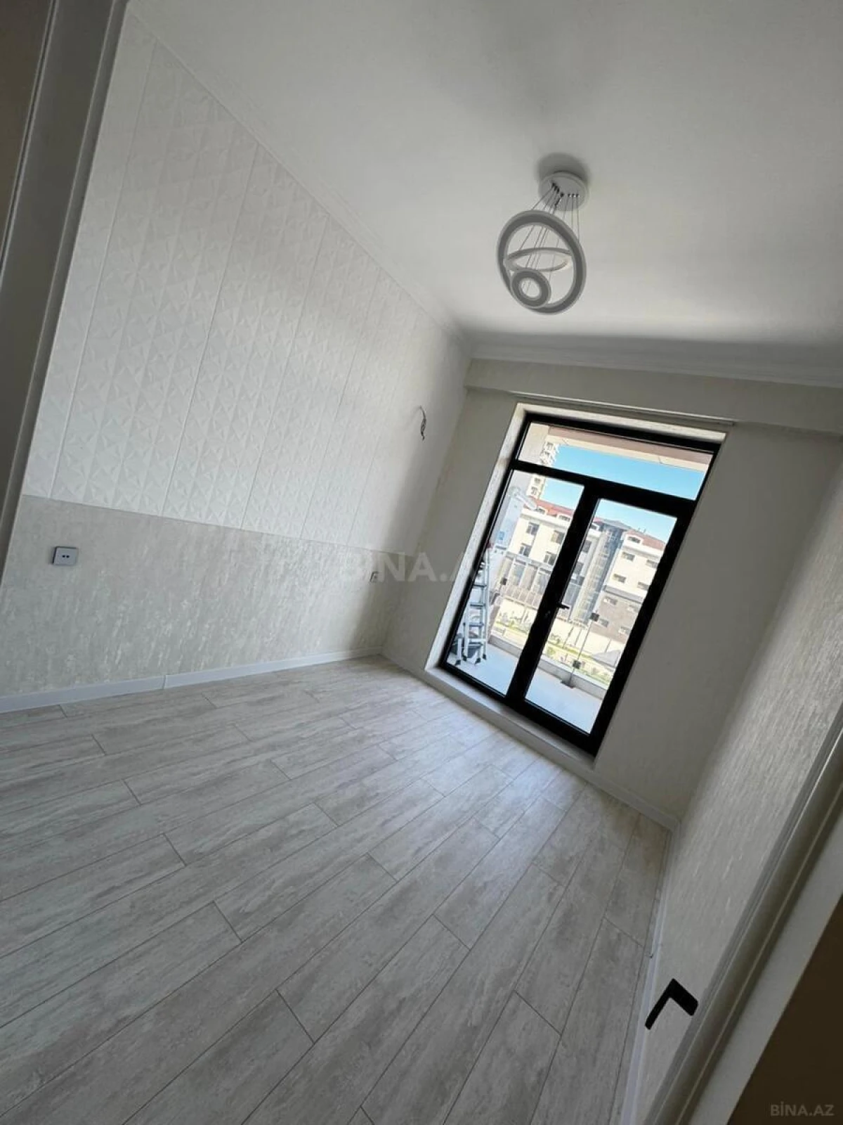 Kirayə verilir 2 otaqlı mənzil 65 m²