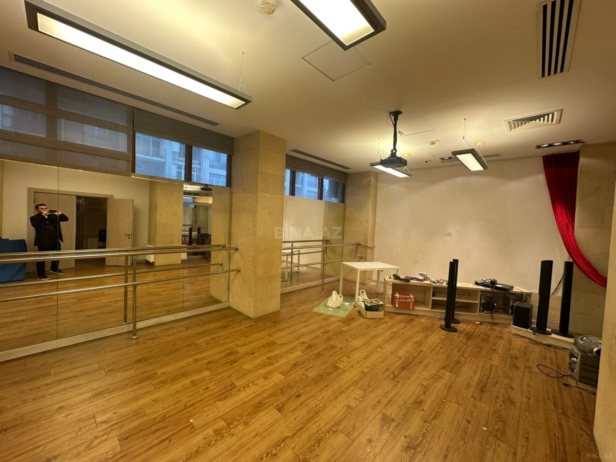 Kirayə verilir 4 otaqlı ofis 260 m²
