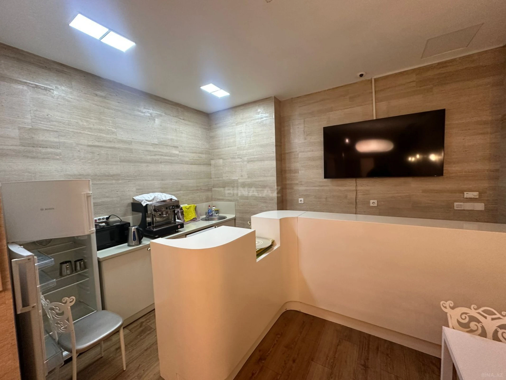 Kirayə verilir 4 otaqlı ofis 260 m²