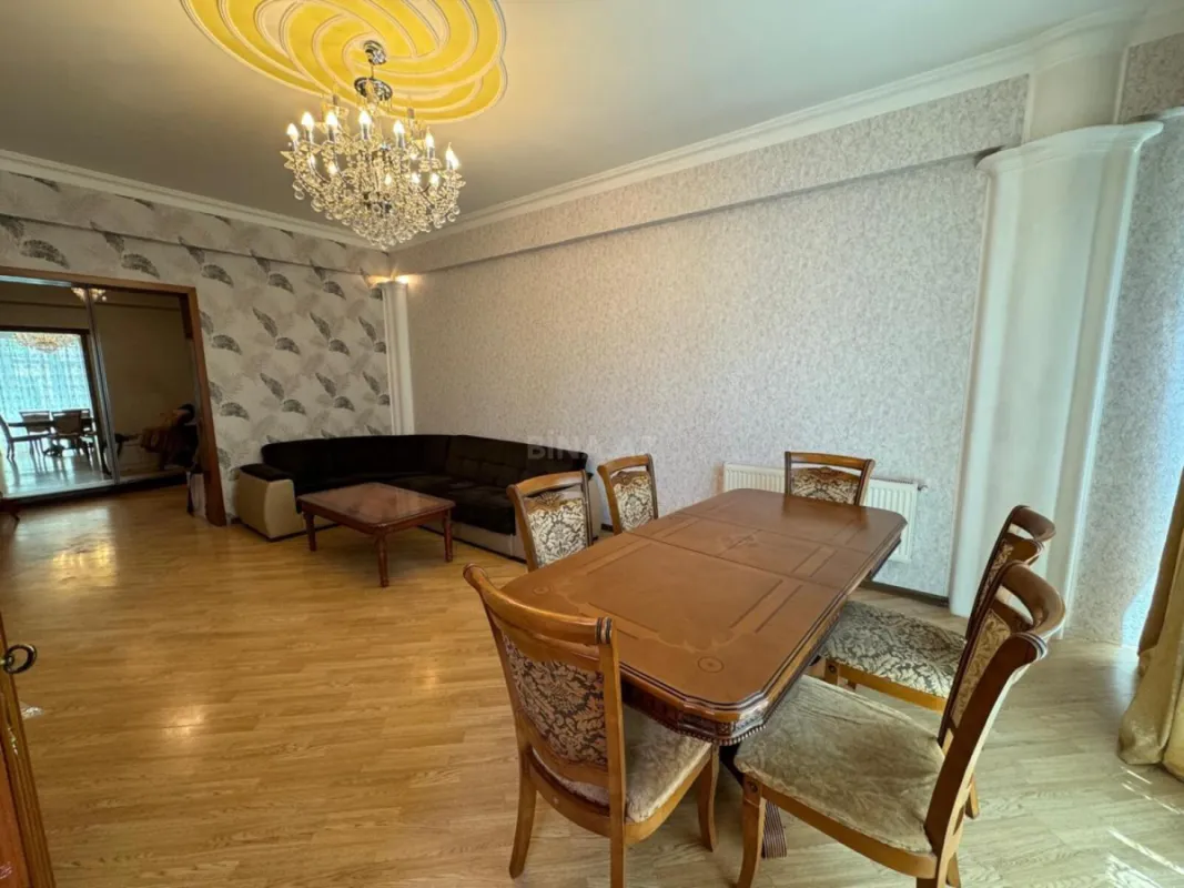 Kirayə verilir 3 otaqlı mənzil 130 m²