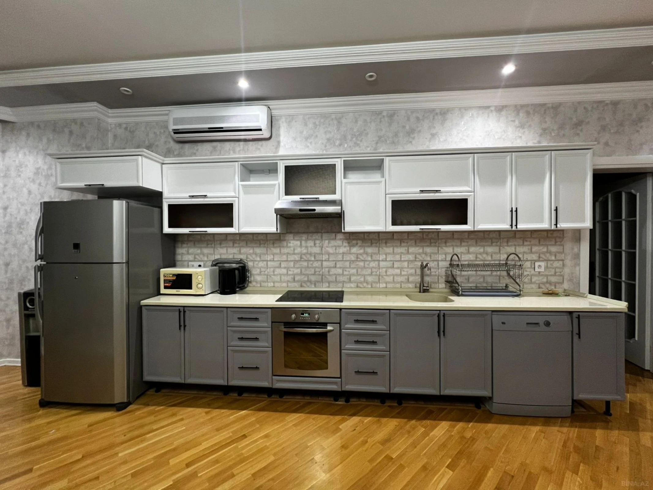 Kirayə verilir 3 otaqlı mənzil 130 m²