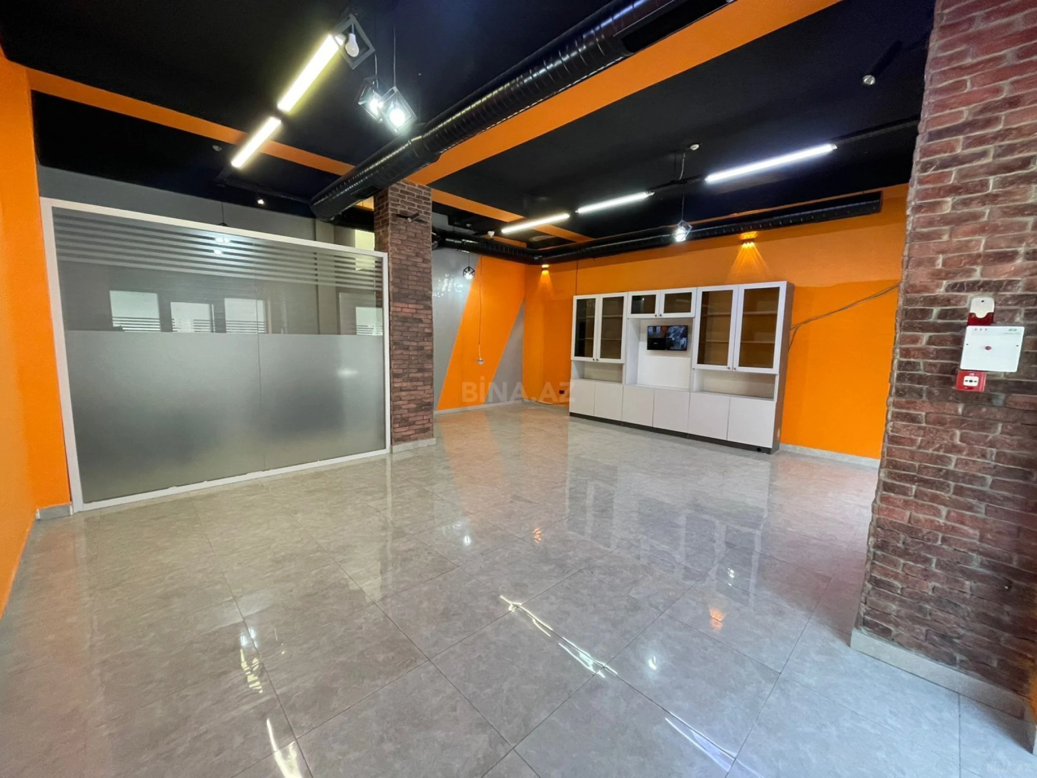 Kirayə verilir obyekt 144 m²