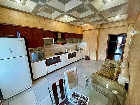 Kirayə verilir 3 otaqlı mənzil 187 m²