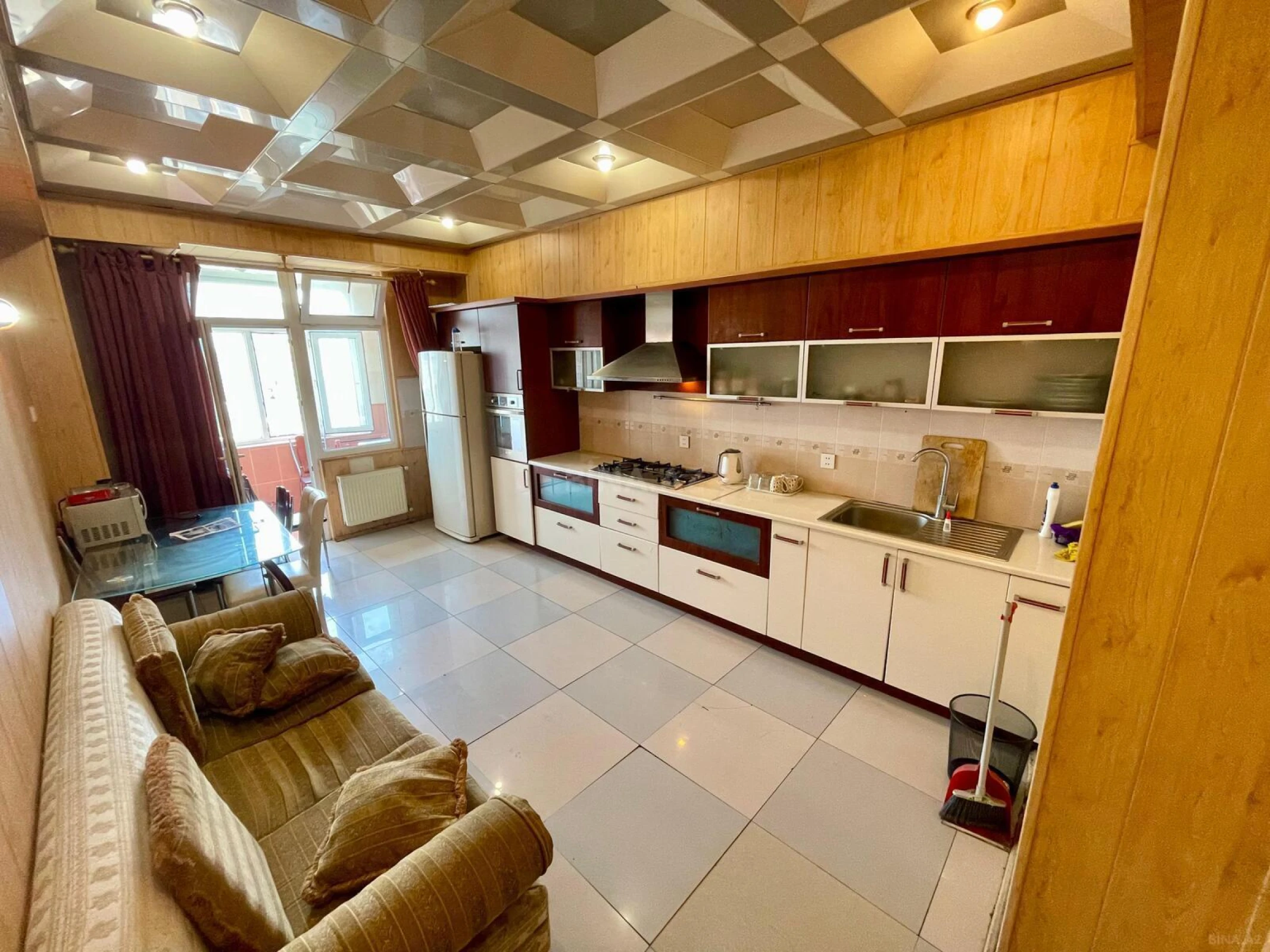 Kirayə verilir 3 otaqlı mənzil 187 m²