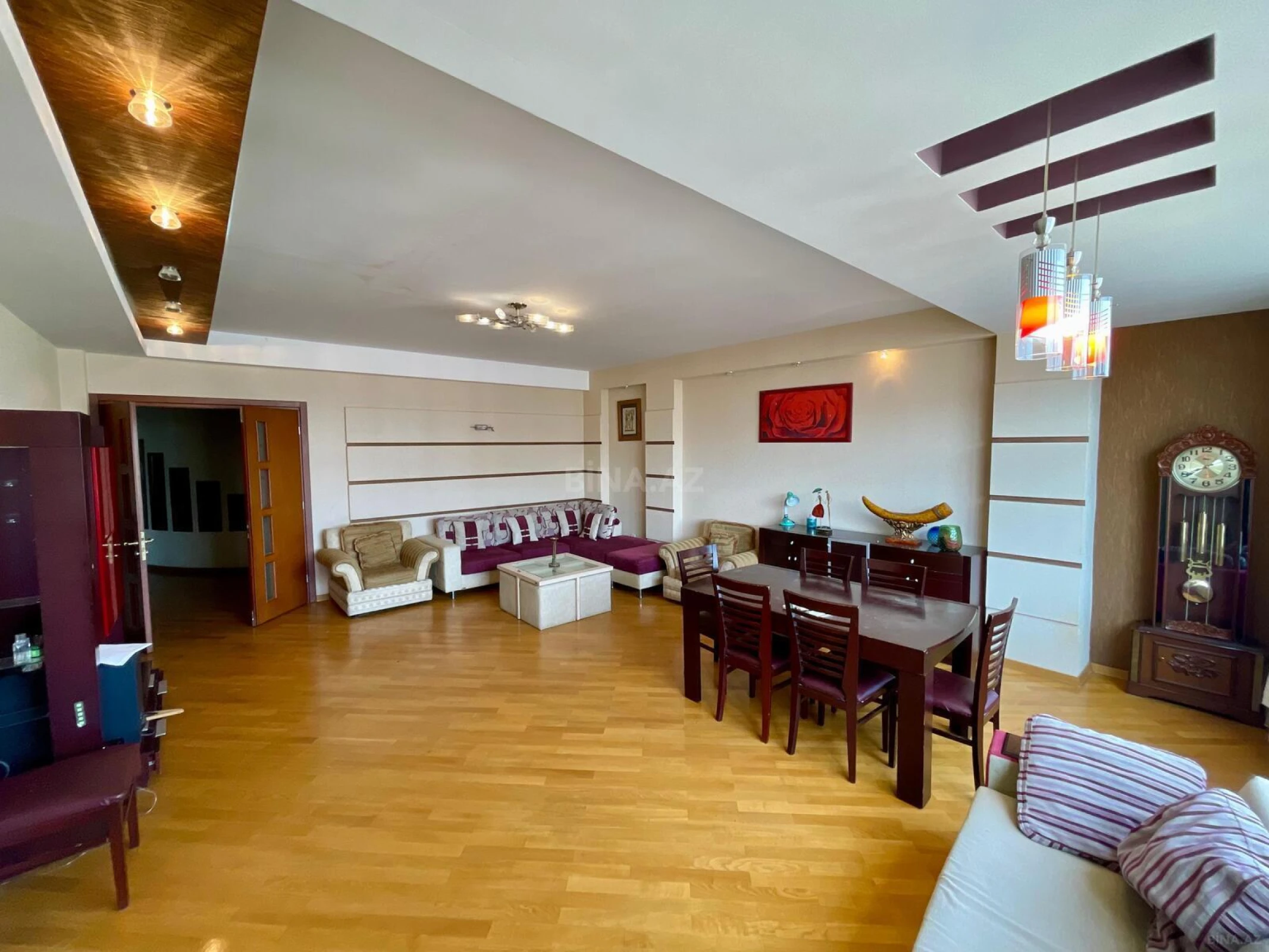 Kirayə verilir 3 otaqlı mənzil 187 m²