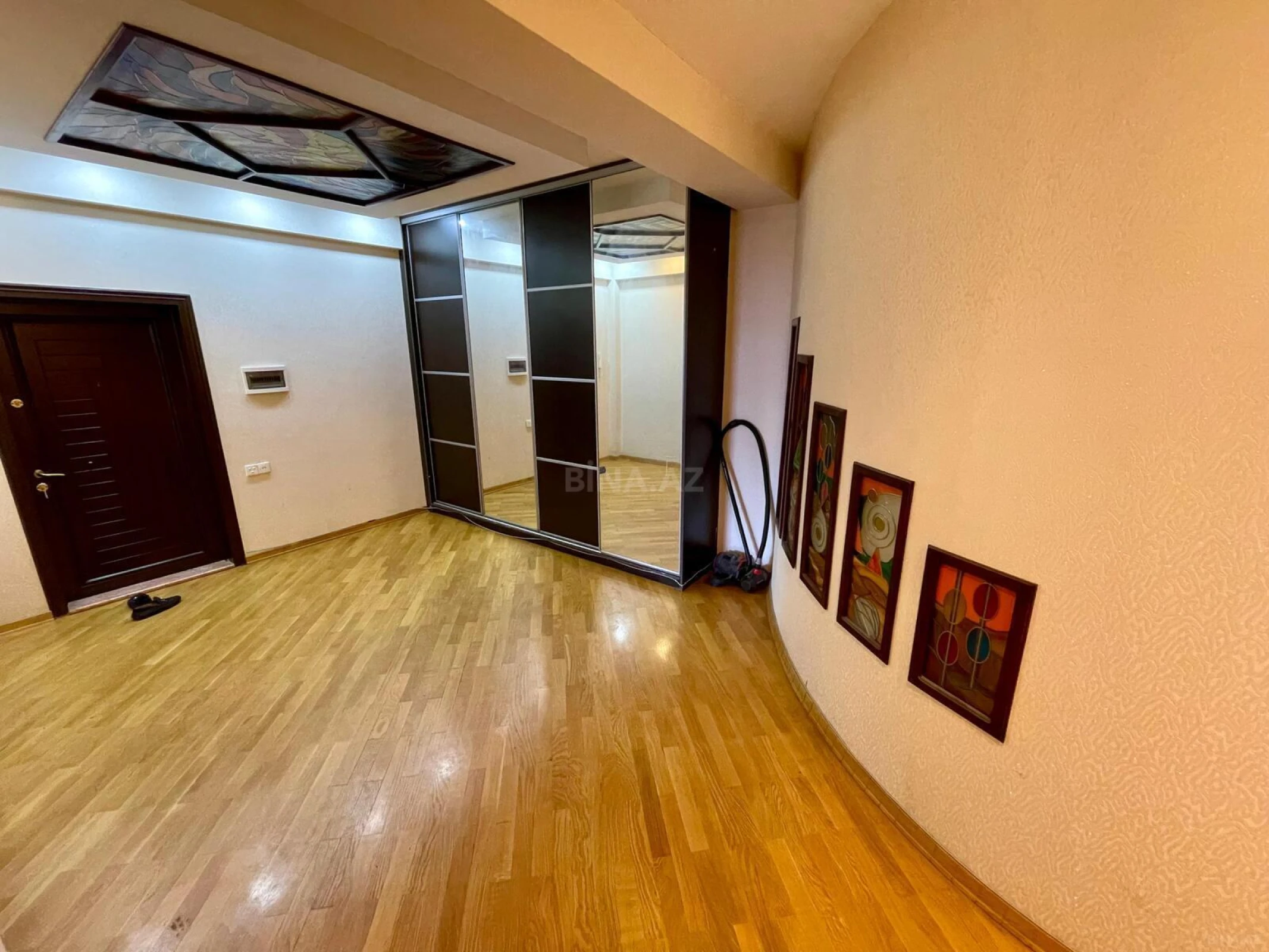 Kirayə verilir 3 otaqlı mənzil 187 m²