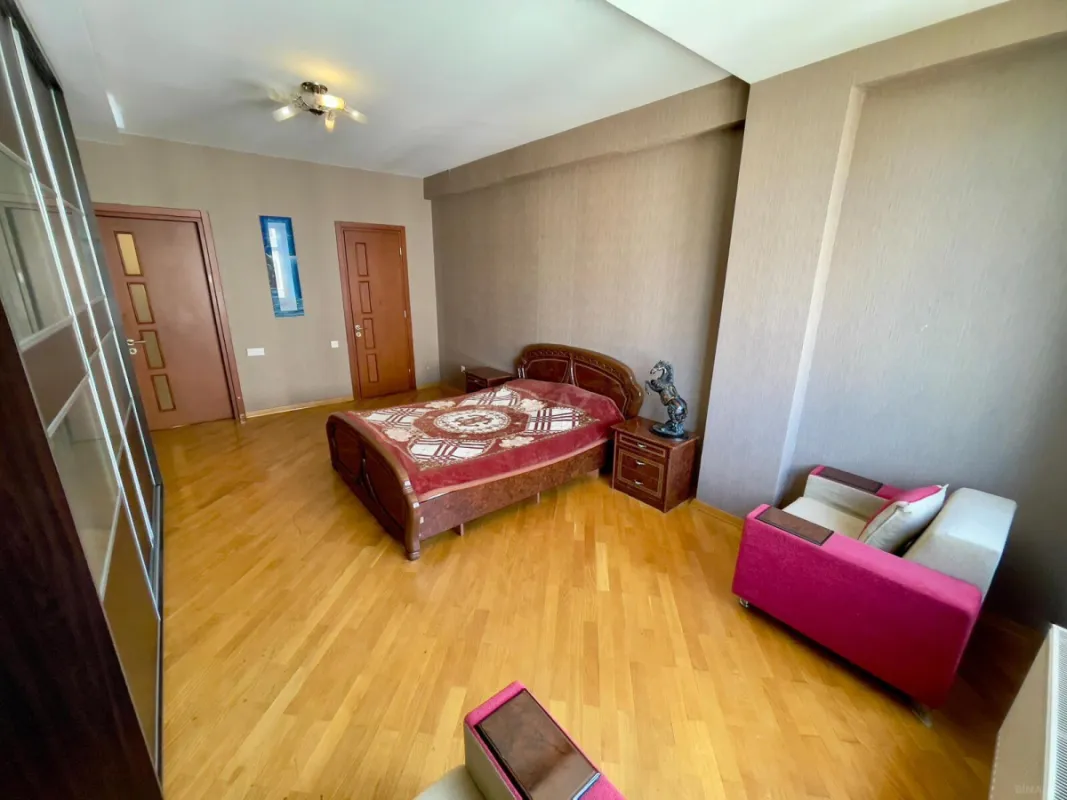 Kirayə verilir 3 otaqlı mənzil 187 m²