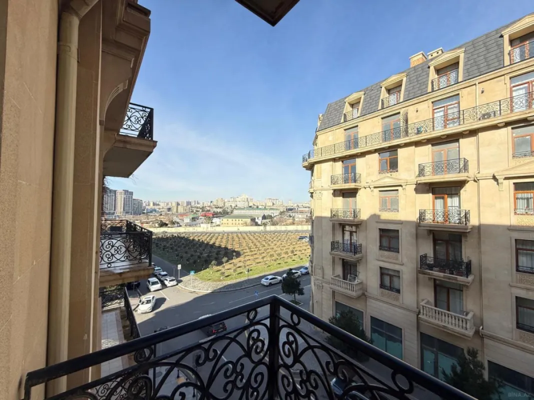 Satılır 2 otaqlı mənzil 92 m²