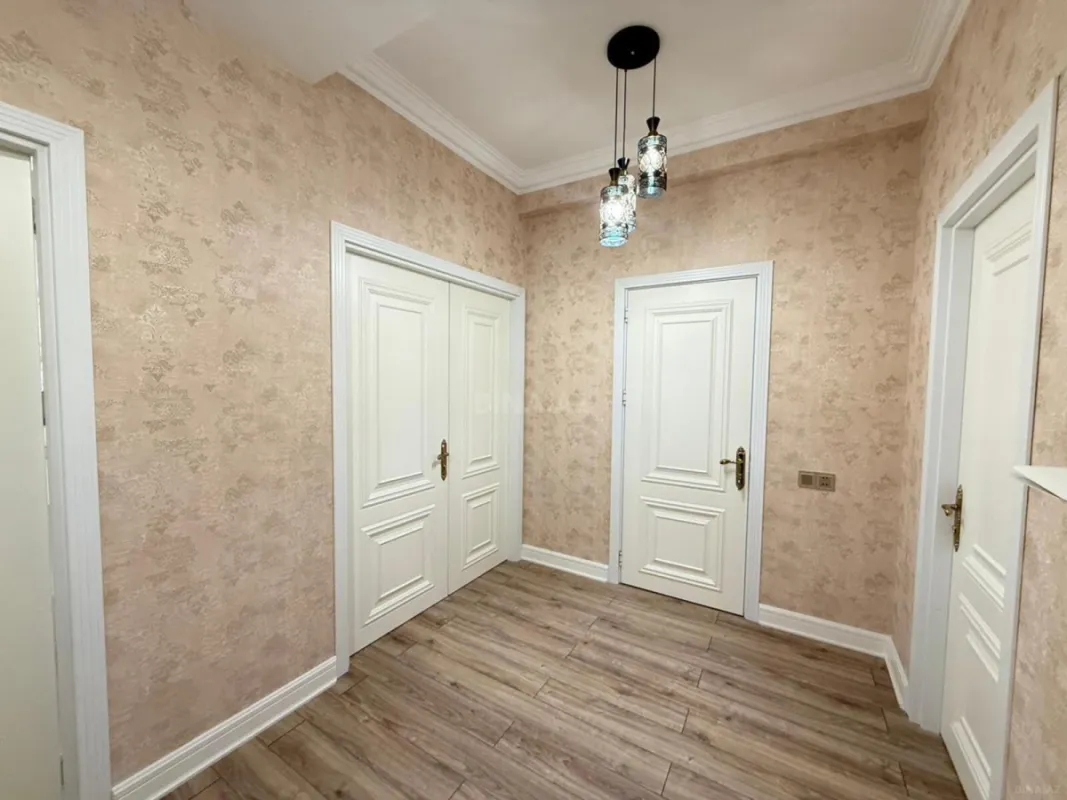 Satılır 2 otaqlı mənzil 92 m²