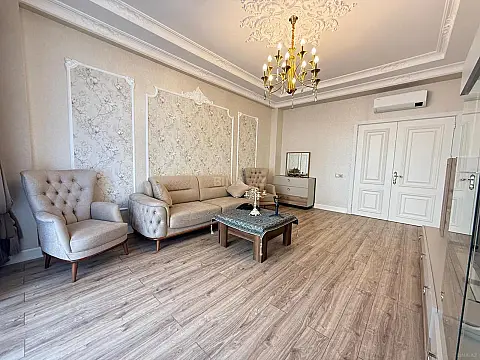Satılır 2 otaqlı mənzil 92 m²