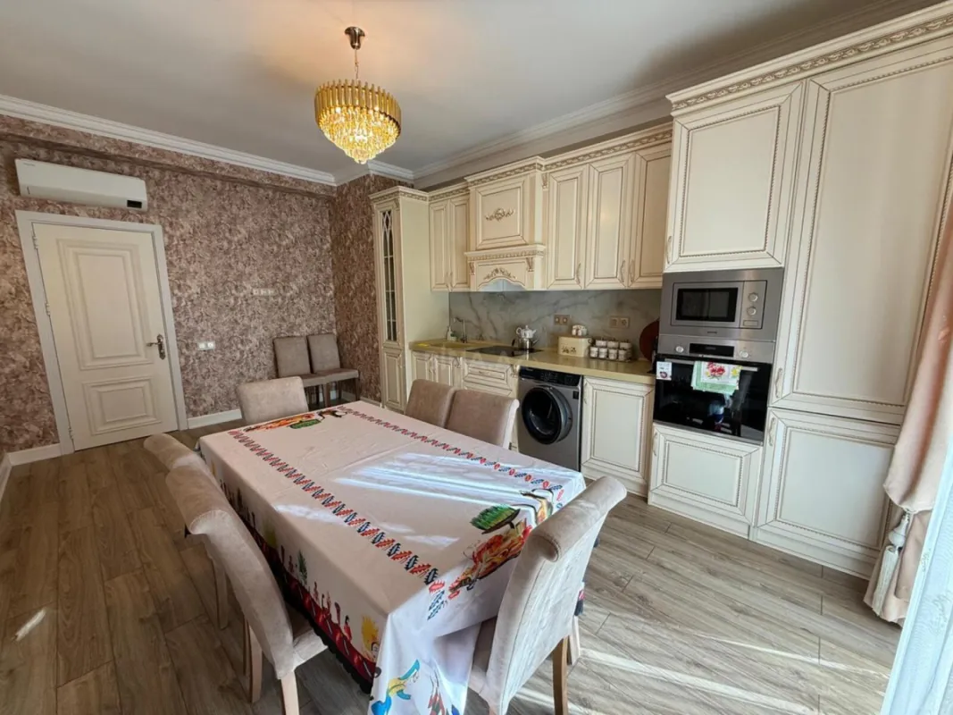 Satılır 2 otaqlı mənzil 92 m²