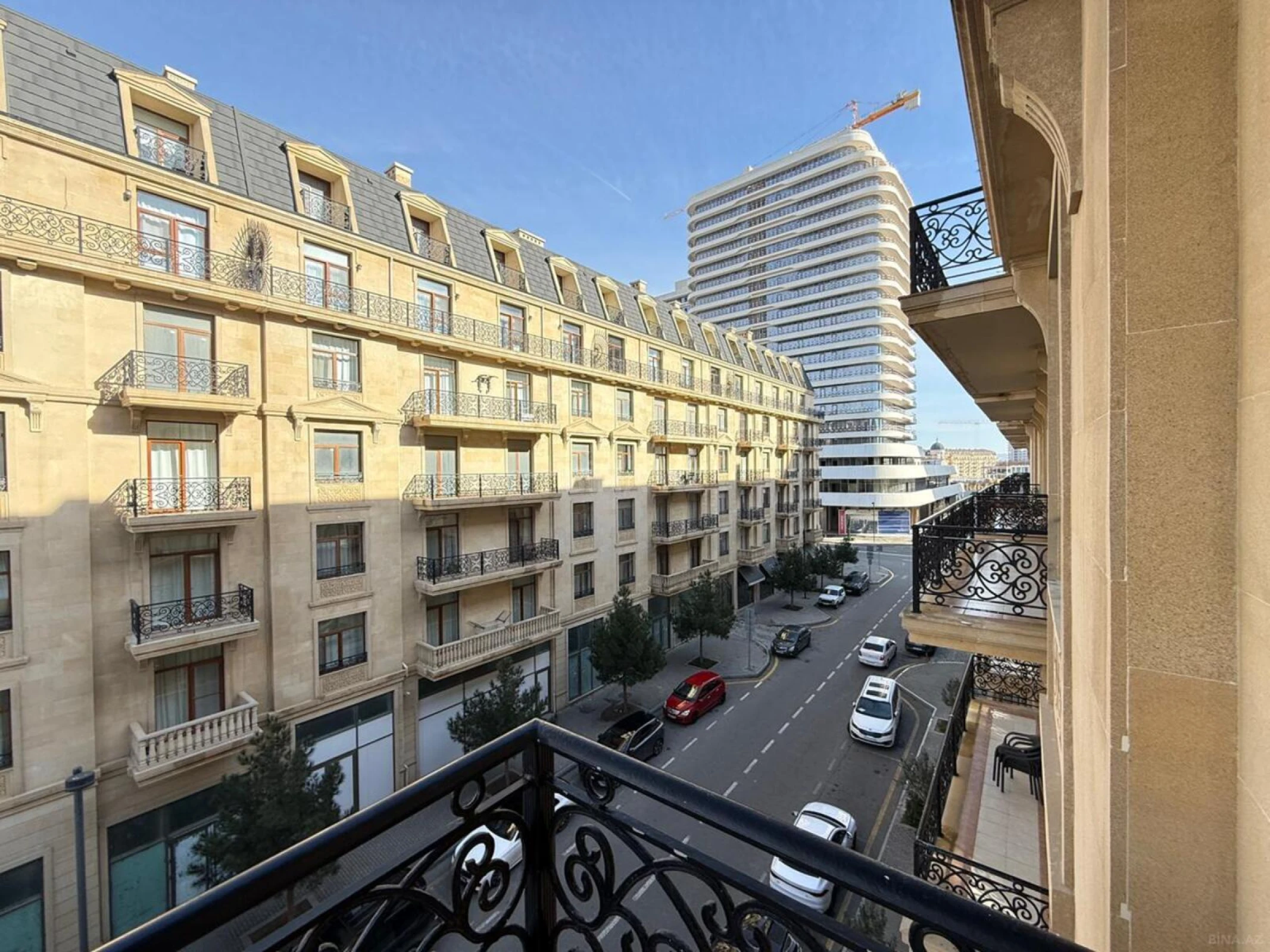 Satılır 2 otaqlı mənzil 92 m²
