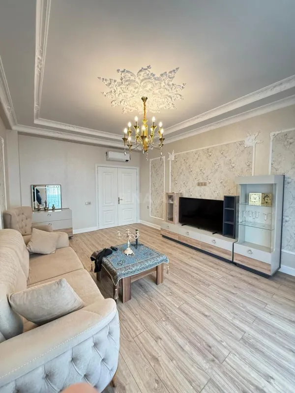 Satılır 2 otaqlı mənzil 92 m²