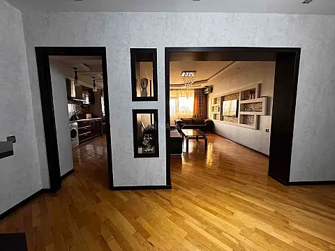 Kirayə verilir 3 otaqlı mənzil 136 m²