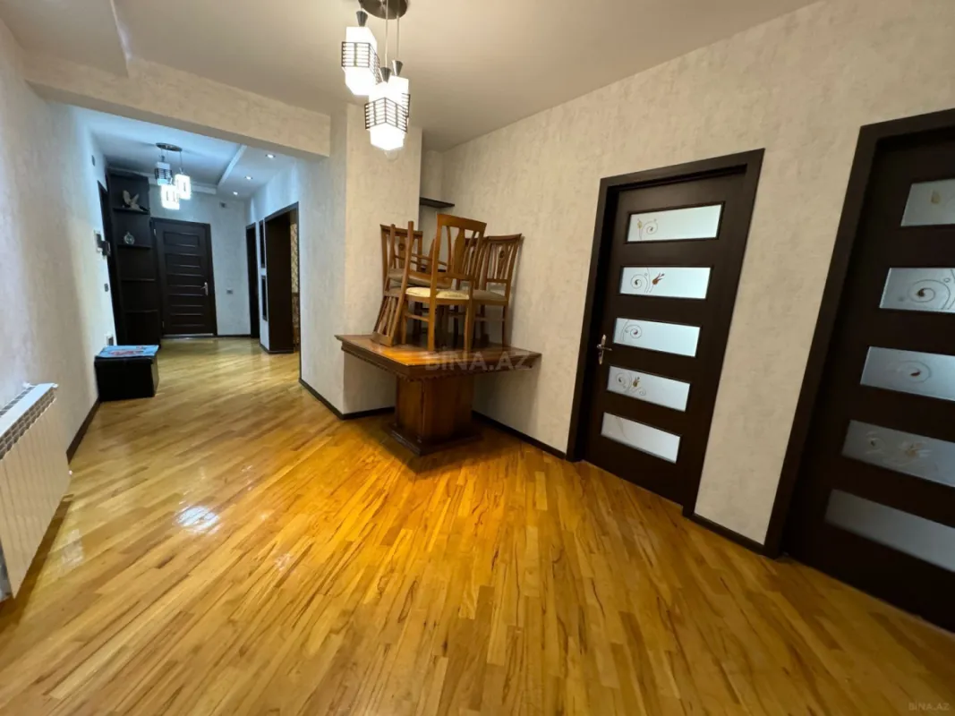 Kirayə verilir 3 otaqlı mənzil 136 m²
