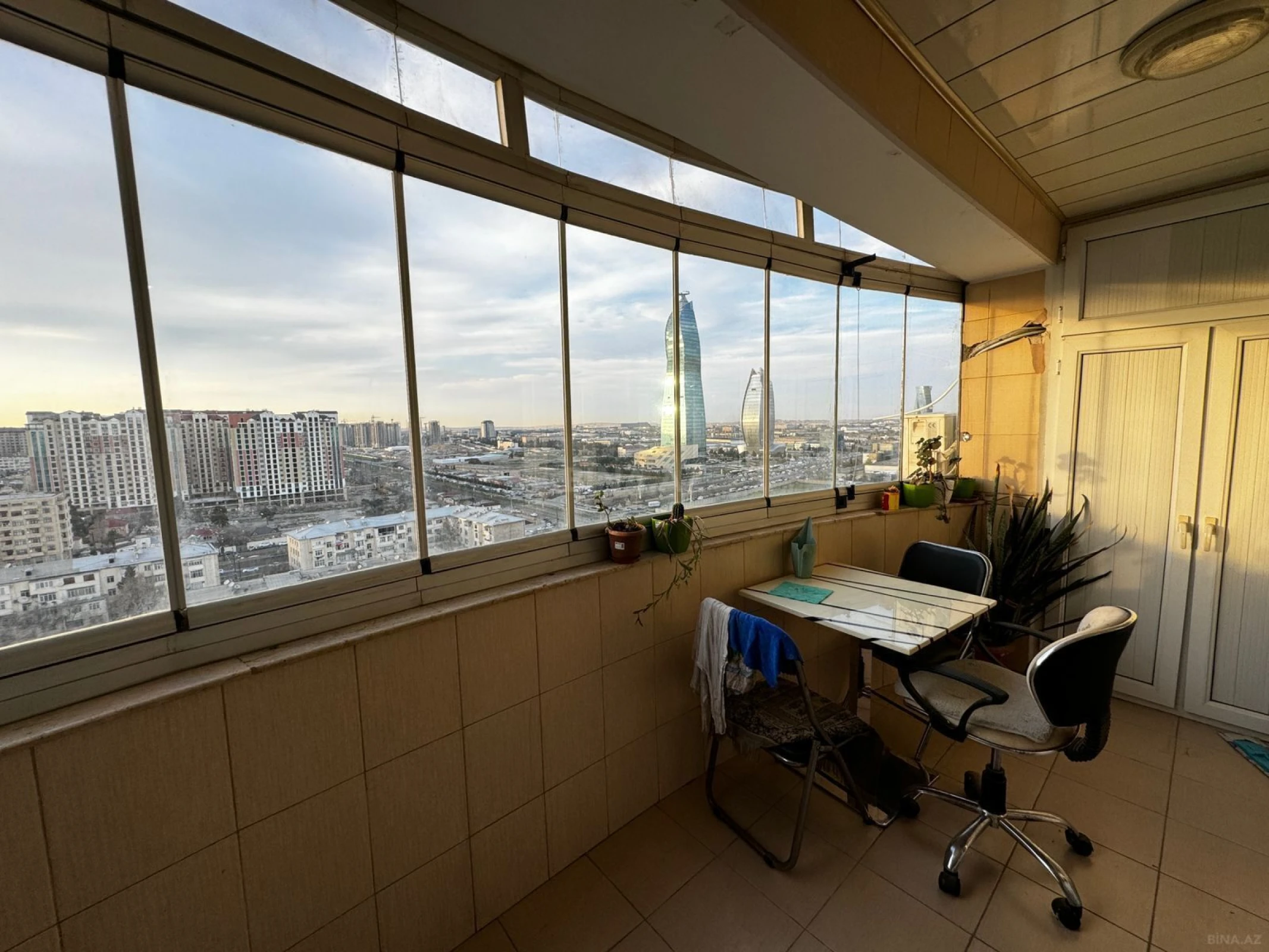 Kirayə verilir 3 otaqlı mənzil 136 m²