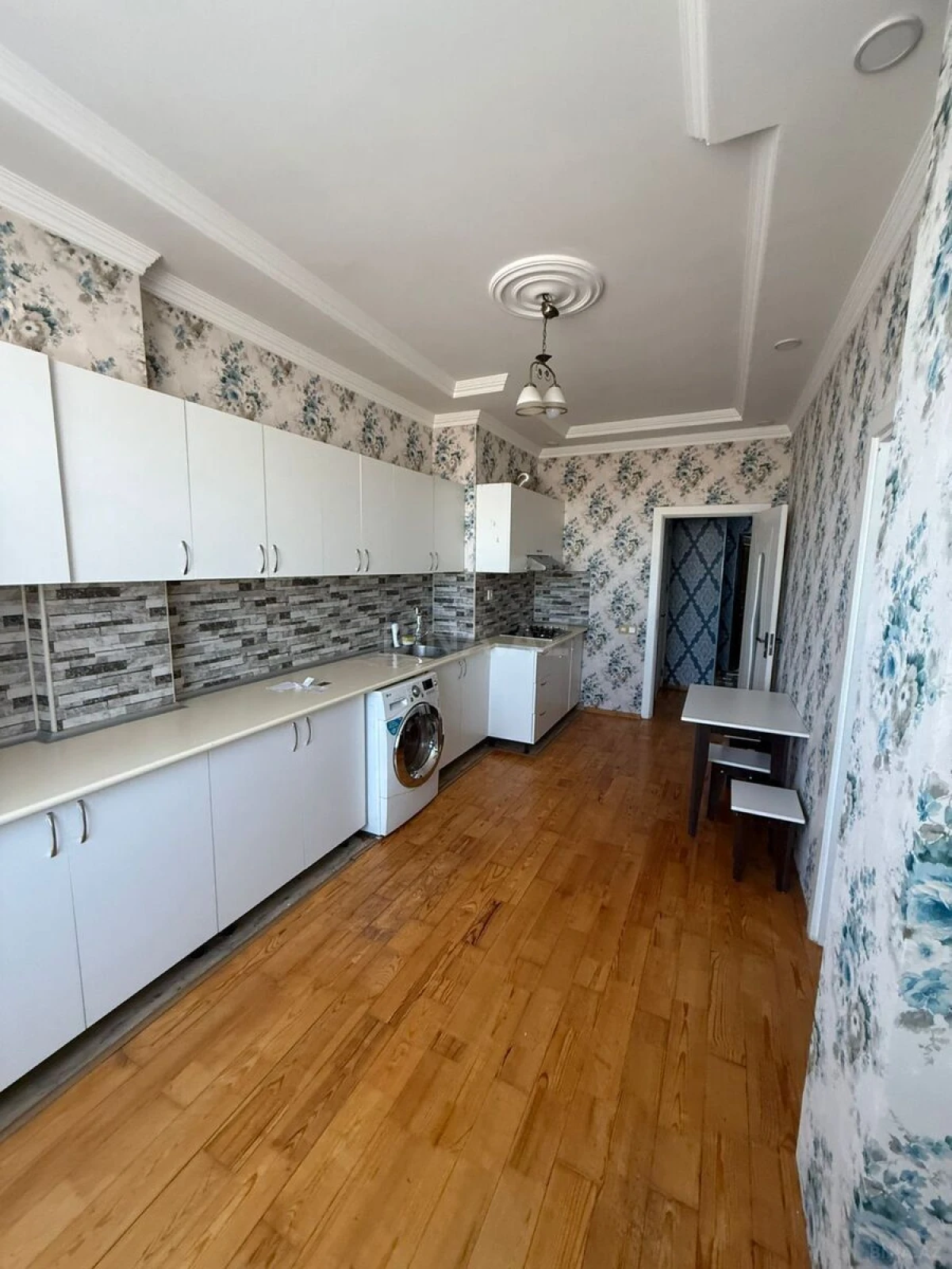 Kirayə verilir 2 otaqlı mənzil 76 m²