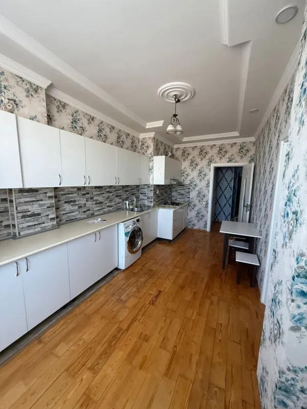 Kirayə verilir 2 otaqlı mənzil 76 m²
