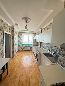 Kirayə verilir 2 otaqlı mənzil 76 m²