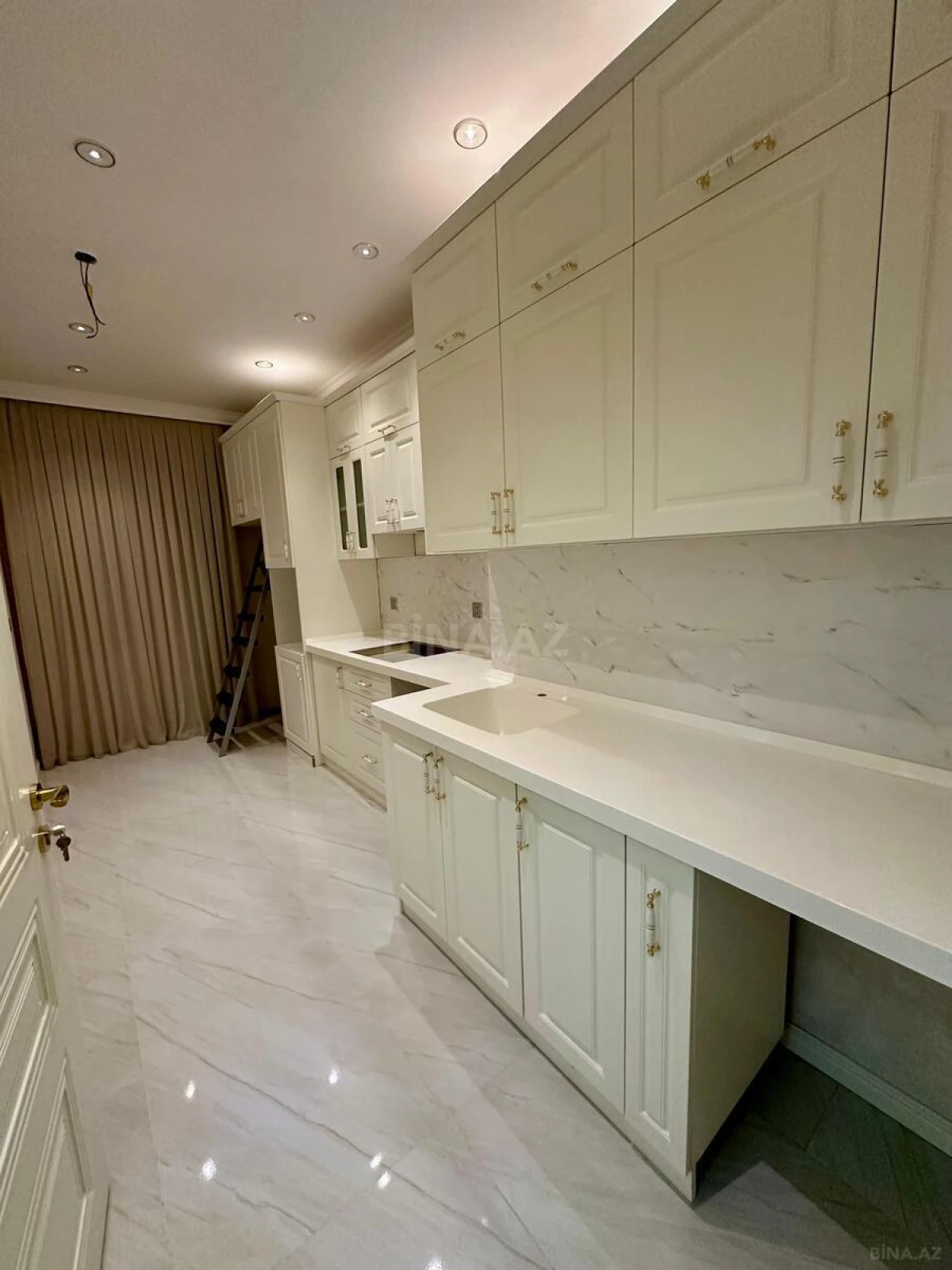 Satılır 3 otaqlı mənzil 100 m²