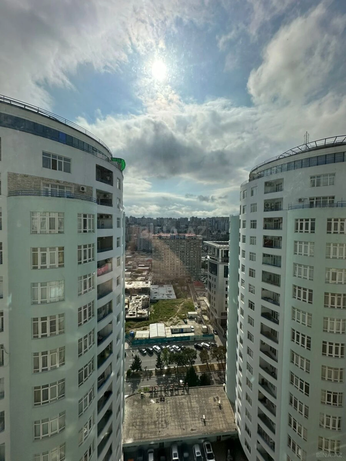 Satılır 4 otaqlı mənzil 200 m²