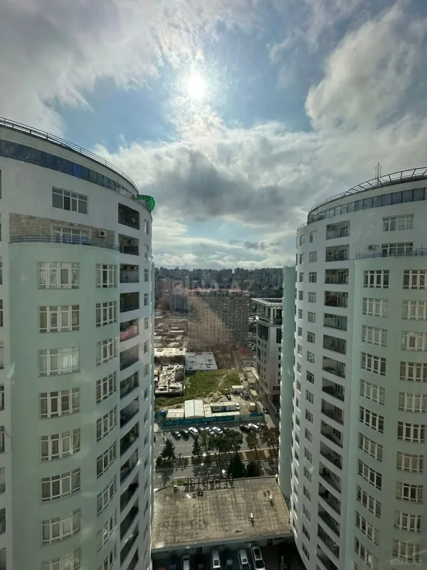 Satılır 4 otaqlı mənzil 200 m²