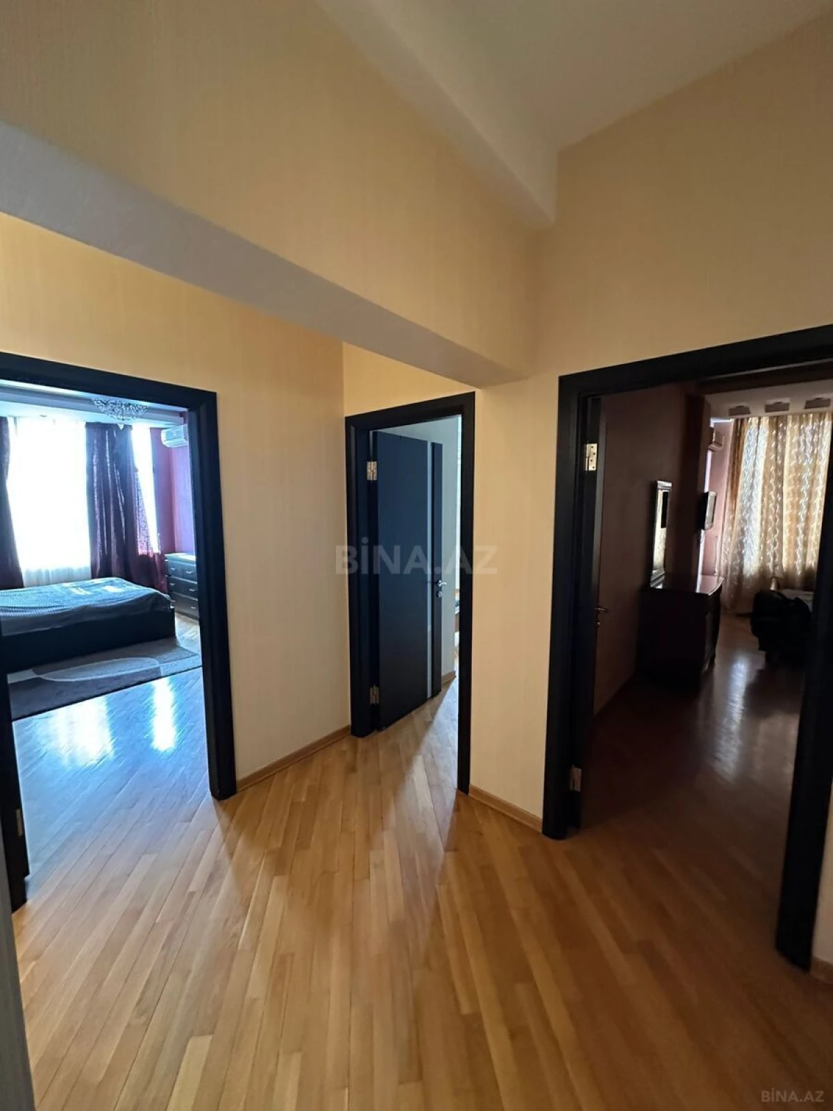 Satılır 4 otaqlı mənzil 200 m²