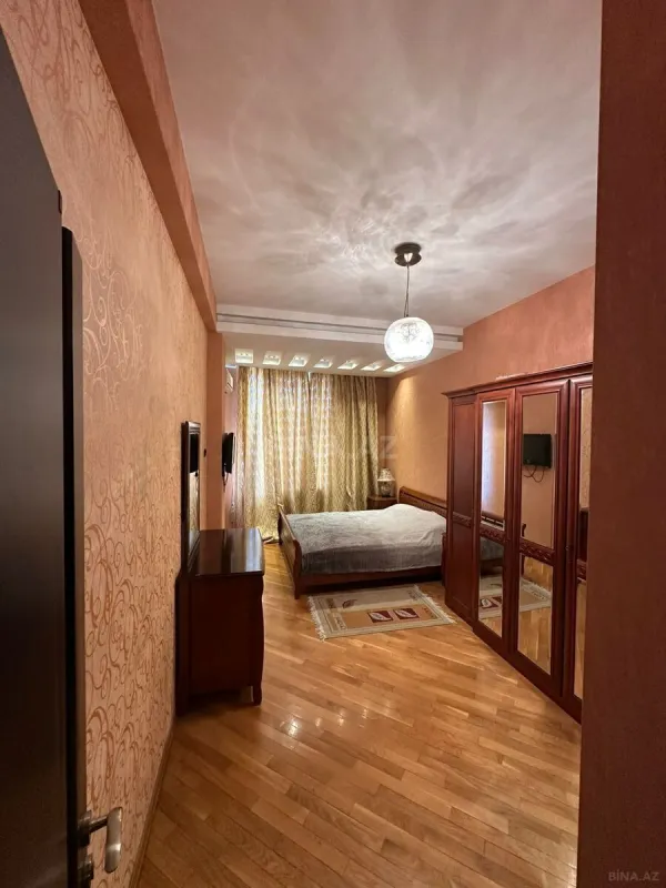 Satılır 4 otaqlı mənzil 200 m²