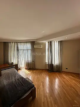 Satılır 4 otaqlı mənzil 200 m²