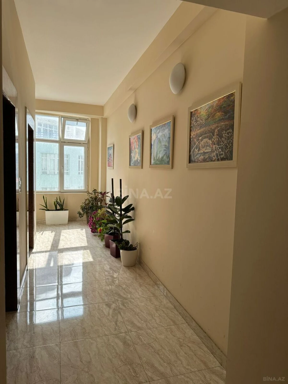 Satılır 4 otaqlı mənzil 200 m²