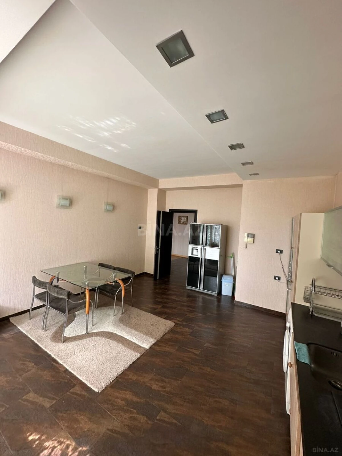 Satılır 4 otaqlı mənzil 200 m²
