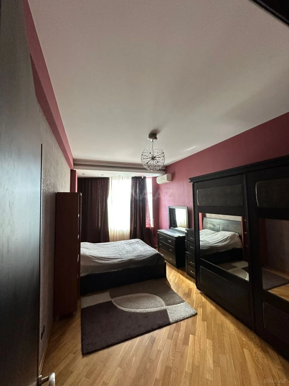 Satılır 4 otaqlı mənzil 200 m²