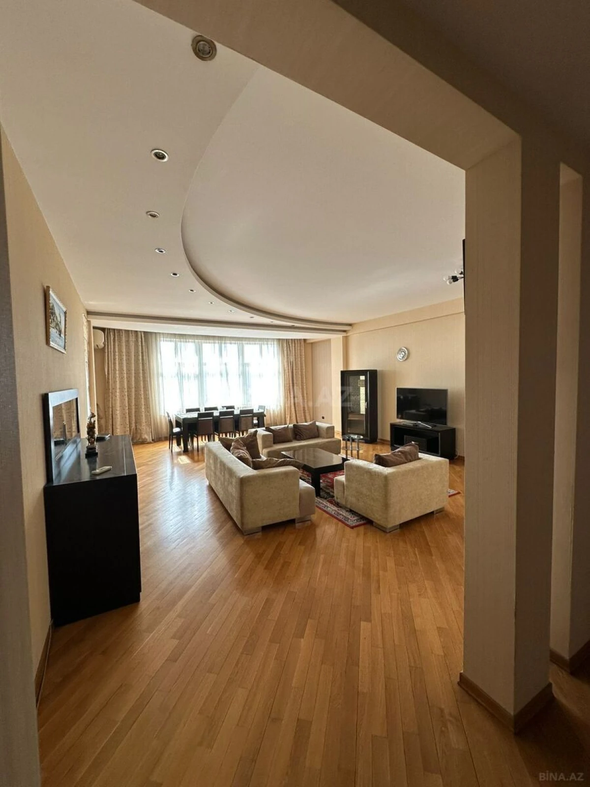Satılır 4 otaqlı mənzil 200 m²