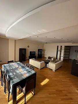 Satılır 4 otaqlı mənzil 200 m² — Bakı, Nizami 4 otaq 200.00 m²