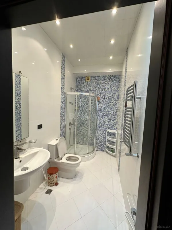 Satılır 4 otaqlı mənzil 200 m²