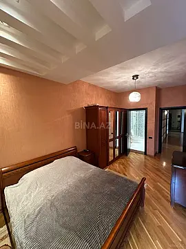 Satılır 4 otaqlı mənzil 200 m²