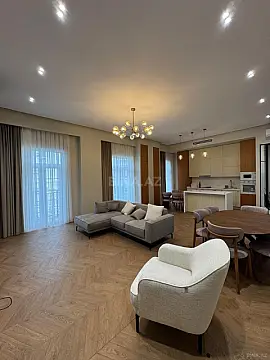 Kirayə verilir 4 otaqlı mənzil 146 m²