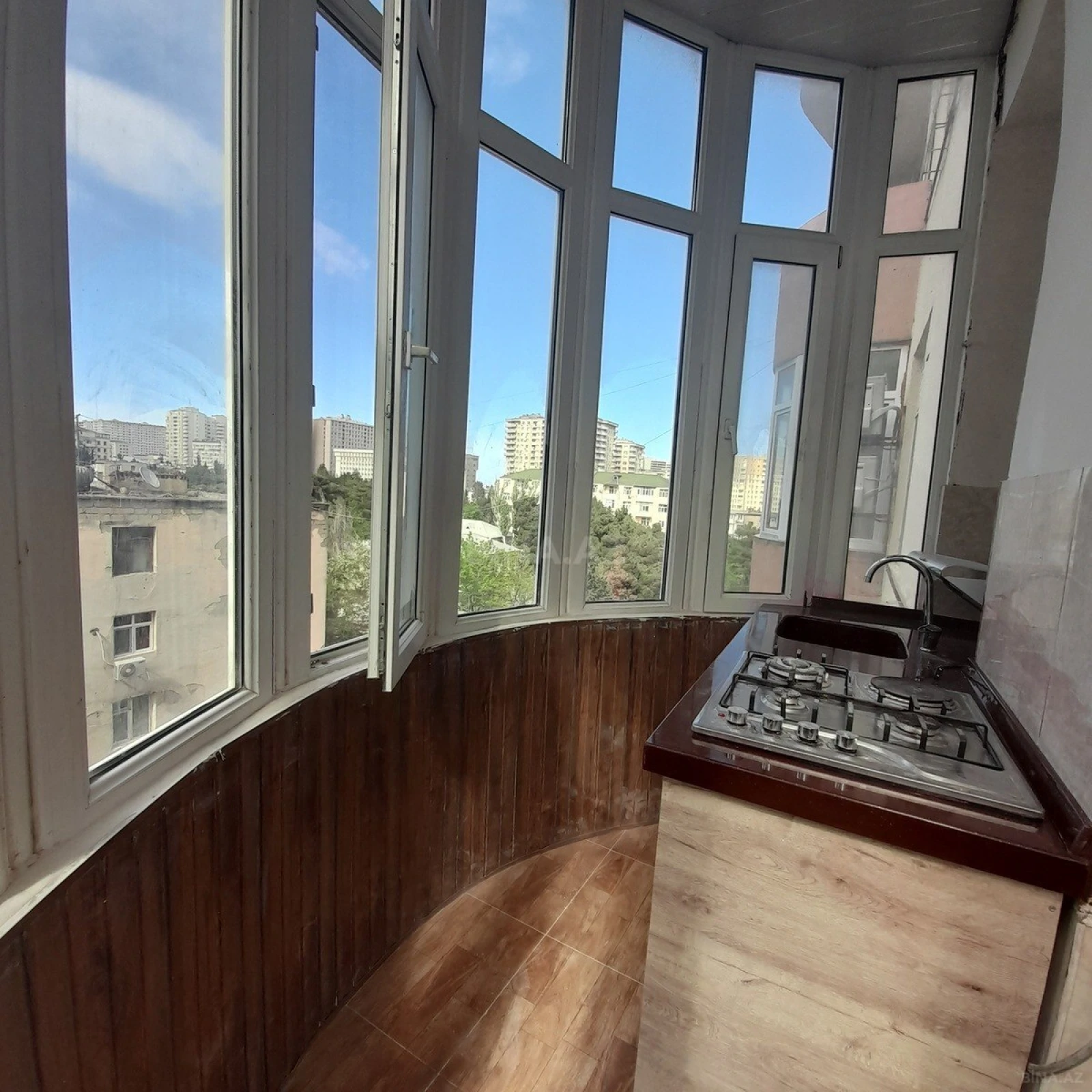 Satılır 3 otaqlı mənzil 105 m²