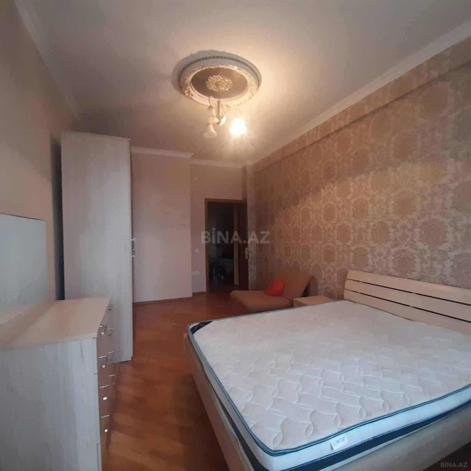 Satılır 3 otaqlı mənzil 105 m²