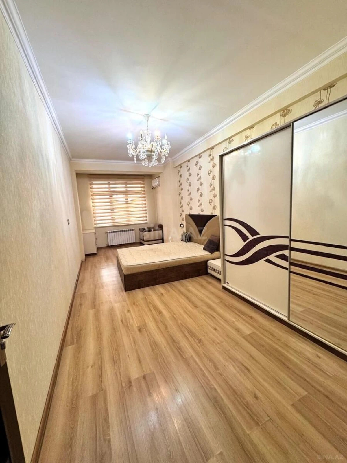 Satılır 3 otaqlı mənzil 117 m²