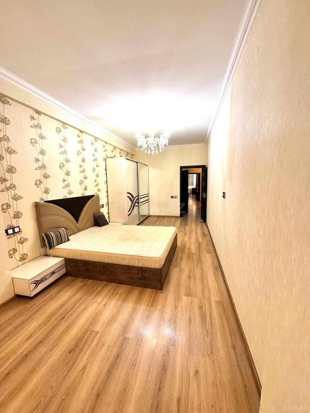 Satılır 3 otaqlı mənzil 117 m²