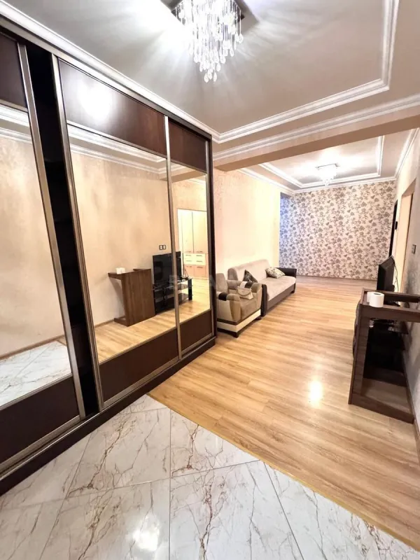 Satılır 3 otaqlı mənzil 117 m²