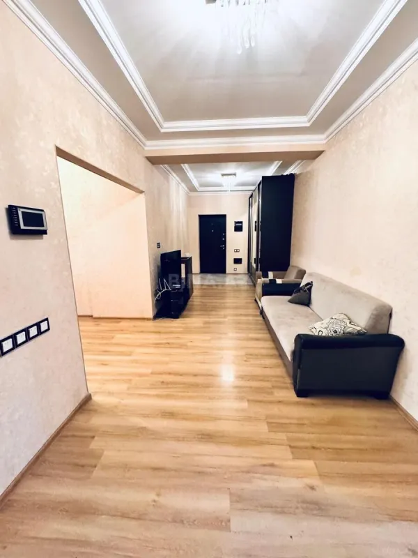Satılır 3 otaqlı mənzil 117 m²