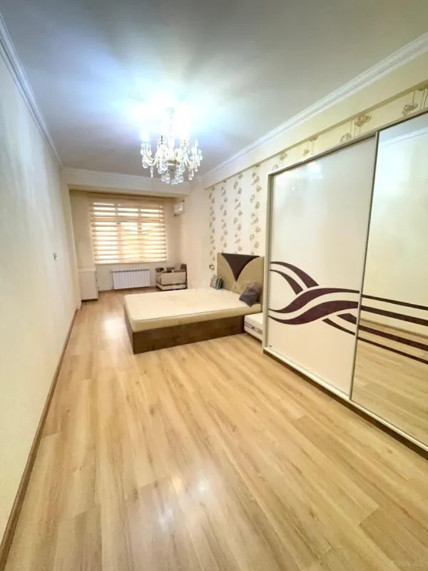 Satılır 3 otaqlı mənzil 117 m²