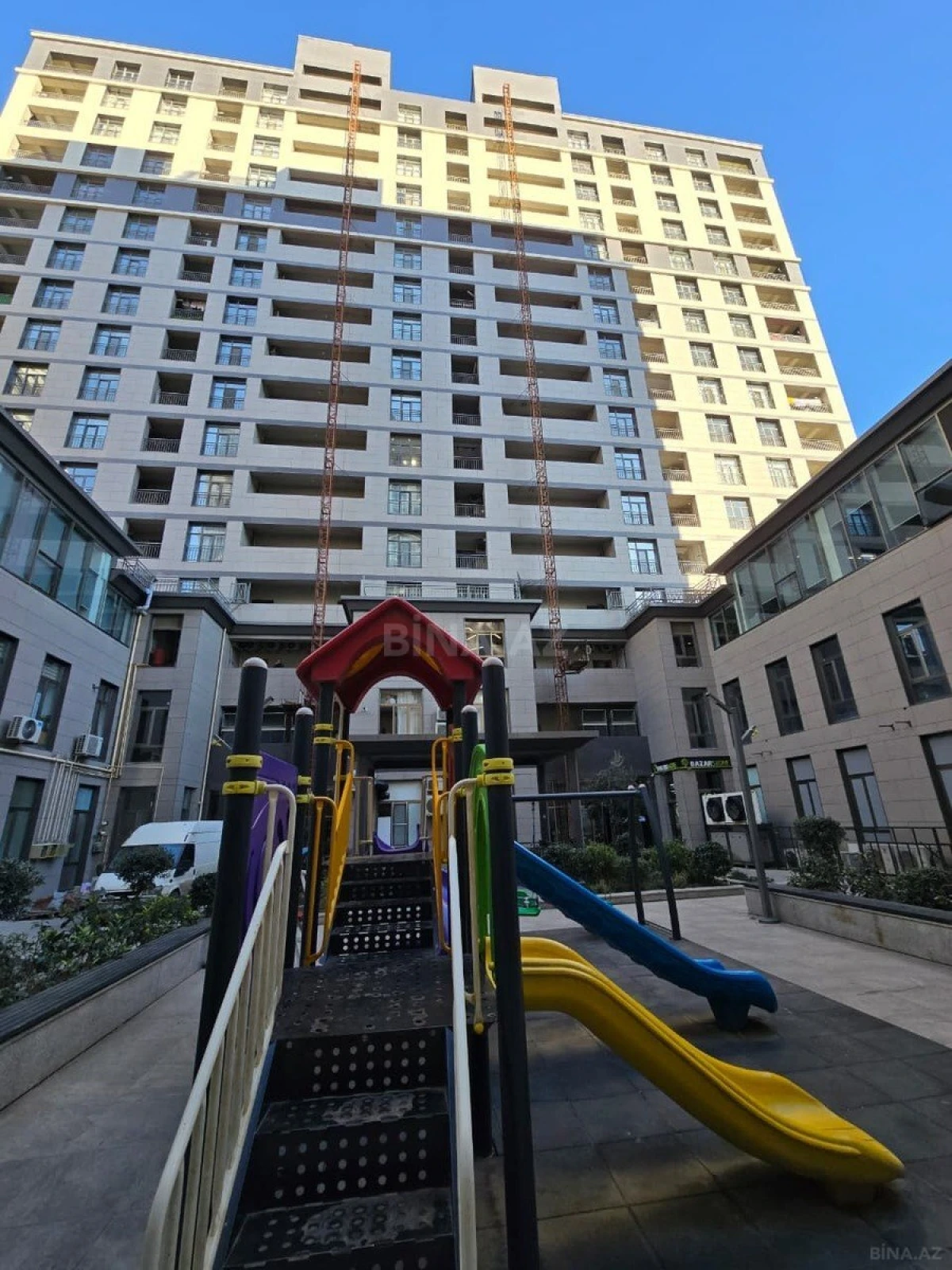 Satılır 3 otaqlı mənzil 115 m²